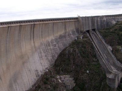 Almendra Dam