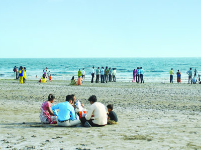 Dumas Beach