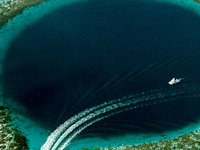 Great Blue Hole Diving Site
