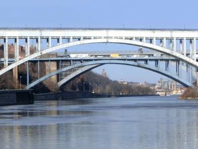 Harlem River