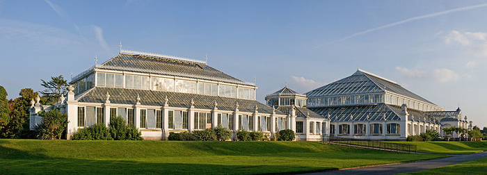 http://cdn1.images.touristlink.com/data/cache/K/E/W/G/A/R/D/E/kew-gardens-temperate-house_700_0.jpg