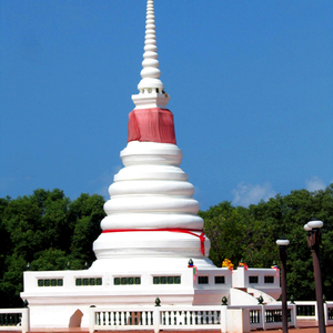 Phra Chedi Klang Nam