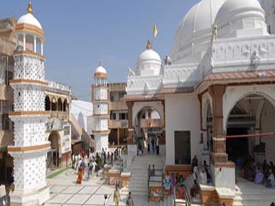 http://cdn1.images.touristlink.com/data/cache/R/A/N/C/H/H/O/D/ranchhodrai-dakor-temple_400_300.jpg