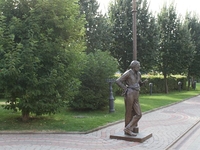 Statue of Lőrinc Szabó