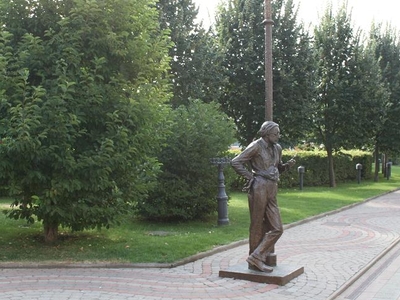 Statue of Lőrinc Szabó