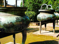 The Nine Dynastic Urns