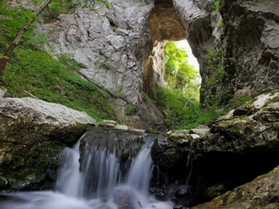 Vratna Gates