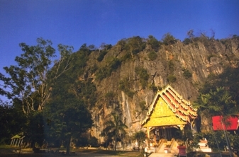 Wat Tham Suwannakhuha