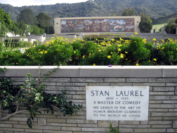 forest-lawn-memorial-park-hollywood-hills-laurel-_.jpg
